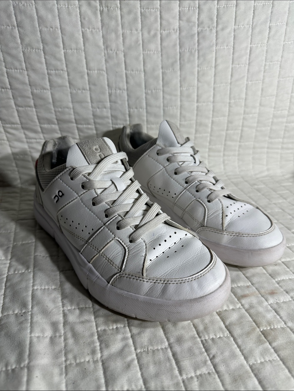 On The Roger Clubhouse sneakers in white
